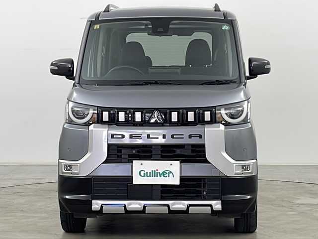 三菱 デリカミニ T プレミアム 道央・札幌 2023(令5)年 1.2万km 黒／グレー ・純正9インチナビ(TV＆BT)/・全方位カメラ/・両側パワースライドドア/・ハンズフリーオートスライドドア/・オートマチックハイビーム/・オートライト/・パドルシフト/・e-Assist/・衝突被害軽減ブレーキ/・車線逸脱警報/・MYパイロット/・踏み間違い衝突防止アシスト　/・先行車発進通知/・トラフィックサインレコグニション/・デジタルインナーミラー/・プッシュスタート/・スマートキー/・ハンドルヒーター/・ステアリングスイッチ/・ハーフレザーシート/・ビルトインETC/・シートヒーター/・ヘッドライトレベライザー/・LEDヘッドライトフォグ/・ルーフレール/・純正ゴムマット/・革巻きステアリング/・アイドリングストップ/・ダウンヒルアシストコントロール