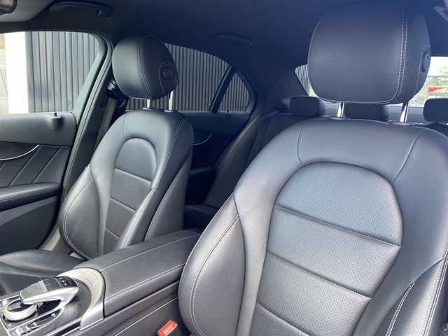 メルセデス・ベンツ Ｃ２２０ｄ ローレウスエディション 福岡県 2018(平30)年 6.2万km ポーラホワイト レーダーセーフティパッケージ/アダプティブクルーズコントロール/レーンキープアシスト/ブラインドスポットモニター/アクティブセーフティブレーキ/黒革シート/前席シートヒーター/純正ナビ　/フルセグTV/バックカメラ　/アンビエントライト　/エアーサスペンション/LEDヘッドライト/オートハイビーム/ステアリングスイッチ/パドルシフト　/純正18インチアルミホイール/ETC