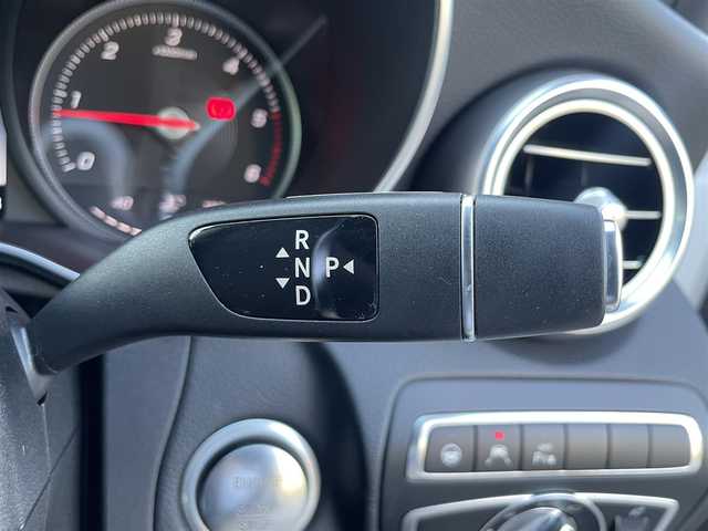 メルセデス・ベンツ Ｃ２２０ｄ ローレウスエディション 福岡県 2018(平30)年 6.2万km ポーラホワイト レーダーセーフティパッケージ/アダプティブクルーズコントロール/レーンキープアシスト/ブラインドスポットモニター/アクティブセーフティブレーキ/黒革シート/前席シートヒーター/純正ナビ　/フルセグTV/バックカメラ　/アンビエントライト　/エアーサスペンション/LEDヘッドライト/オートハイビーム/ステアリングスイッチ/パドルシフト　/純正18インチアルミホイール/ETC