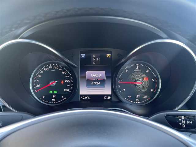 メルセデス・ベンツ Ｃ２２０ｄ ローレウスエディション 福岡県 2018(平30)年 6.2万km ポーラホワイト レーダーセーフティパッケージ/アダプティブクルーズコントロール/レーンキープアシスト/ブラインドスポットモニター/アクティブセーフティブレーキ/黒革シート/前席シートヒーター/純正ナビ　/フルセグTV/バックカメラ　/アンビエントライト　/エアーサスペンション/LEDヘッドライト/オートハイビーム/ステアリングスイッチ/パドルシフト　/純正18インチアルミホイール/ETC