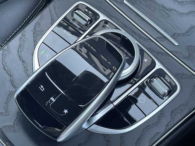 メルセデス・ベンツ Ｃ２２０ｄ ローレウスエディション 福岡県 2018(平30)年 6.2万km ポーラホワイト レーダーセーフティパッケージ/アダプティブクルーズコントロール/レーンキープアシスト/ブラインドスポットモニター/アクティブセーフティブレーキ/黒革シート/前席シートヒーター/純正ナビ　/フルセグTV/バックカメラ　/アンビエントライト　/エアーサスペンション/LEDヘッドライト/オートハイビーム/ステアリングスイッチ/パドルシフト　/純正18インチアルミホイール/ETC