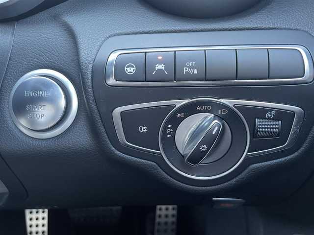 メルセデス・ベンツ Ｃ２２０ｄ ローレウスエディション 福岡県 2018(平30)年 6.2万km ポーラホワイト レーダーセーフティパッケージ/アダプティブクルーズコントロール/レーンキープアシスト/ブラインドスポットモニター/アクティブセーフティブレーキ/黒革シート/前席シートヒーター/純正ナビ　/フルセグTV/バックカメラ　/アンビエントライト　/エアーサスペンション/LEDヘッドライト/オートハイビーム/ステアリングスイッチ/パドルシフト　/純正18インチアルミホイール/ETC