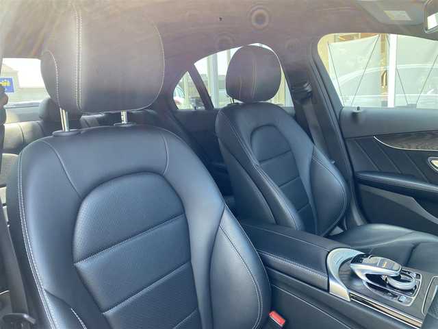 メルセデス・ベンツ Ｃ２２０ｄ ローレウスエディション 福岡県 2018(平30)年 6.2万km ポーラホワイト レーダーセーフティパッケージ/アダプティブクルーズコントロール/レーンキープアシスト/ブラインドスポットモニター/アクティブセーフティブレーキ/黒革シート/前席シートヒーター/純正ナビ　/フルセグTV/バックカメラ　/アンビエントライト　/エアーサスペンション/LEDヘッドライト/オートハイビーム/ステアリングスイッチ/パドルシフト　/純正18インチアルミホイール/ETC