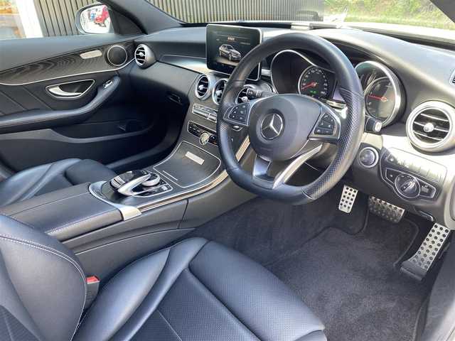 メルセデス・ベンツ Ｃ２２０ｄ ローレウスエディション 福岡県 2018(平30)年 6.2万km ポーラホワイト レーダーセーフティパッケージ/アダプティブクルーズコントロール/レーンキープアシスト/ブラインドスポットモニター/アクティブセーフティブレーキ/黒革シート/前席シートヒーター/純正ナビ　/フルセグTV/バックカメラ　/アンビエントライト　/エアーサスペンション/LEDヘッドライト/オートハイビーム/ステアリングスイッチ/パドルシフト　/純正18インチアルミホイール/ETC