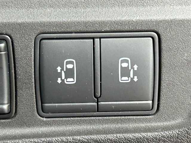 日産 セレナ e－パワー ハイウェイスター V 愛知県 2020(令2)年 6.4万km サンライズオレンジ/ダイヤモンドブラック 純正9型ＳＤナビ（地図SDなし）/フリップダウンモニター　/アラウンドビューモニター　/プロパイロット　/ドラレコ　/衝突軽減システム　/コーナーセンサー　/標識表示　/後側方車両検知警報　/ブラインドスポットモニター　/両側パワスラ/純正LEDヘッドライト/純正フロアマット/WAC/スポーツモード/エコモード/カーテンエアバッグ/社外15インチAW