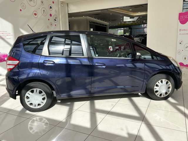 ホンダ フィット G 埼玉県 2009(平21)年 18.2万km プレミアムディープバイオレットパール ドアミラーウインカー/電動格納式リモコンカラードドアミラー/高熱線吸収/UVカット機能付プライバシーガラス/運転席ハイトアジャスター/セキュリティアラーム/アレルフリー高性能脱臭フィルター/AM/FMチューナー付きCDプレイヤー/純正ナビ/ETC