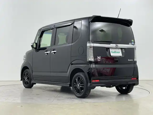 ホンダ Ｎ ＢＯＸ カスタムG SSブラックスタイル 道央・札幌 2016(平28)年 3.2万km クリスタルブラックパール ・４ＷＤ　/・社外ナビ/・BT/CD/DVD/SD/iPod/フルセグTV）　/・バックカメラ　/・両側パワースライドドア　/・運転席/助手席シートヒーター/・ＥＴＣ　/・HIDライト/オートライト　/・ヒーテッドドアミラー/・スタート/スマートキー　/・横滑り防止装置　/・ＡＢＳ　/・Ｗエアバック