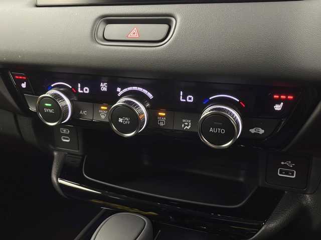 ホンダ ヴェゼル ハイブリッド e:HEV Z 愛知県 2025(令7)年 0.1千km クリスタルブラックパール /R7年10月登録済未使用車//純正HondaCONNECTナビ//フルセグTV/AMFM/Bluetooth/USB/AppleCarPlay/AndroidAuto//ビルトインETC2.0//バックカメラ//HondaSENSING//アダプティブクルーズコントロール//パーキングセンサーシステム//ブラインドスポットモニター//アダプティブドライビングビーム//後退出庫サポート//フルLEDヘッドランプ//オートライト//LEDアクティブコーナリングライト//LEDフォグランプ//フルLEDリアコンビランプ//ハンズフリーパワーテールゲート//プライムスムースコンビシート//前席シートヒーター//革巻きステアリング//ステアリングスイッチ//ステアリングヒーター//パドルシフト式減速セレクター//純正18インチアルミホイール//電子パーキングブレーキ//ブレーキホールド//ヒルディセントコントロール//プッシュスタート//電動格納ミラー//アイドリングストップ