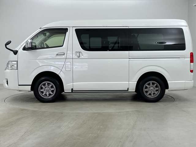 トヨタ ハイエース GL 道央・札幌 2022(令4)年 1.8万km ホワイトパールクリスタルシャイン ・４ＷＤ/・純正ナビ＆ＴＶ＆ＢＴ＆ＣＤ/・全方向カメラ/・ＴＳＳ/・ＬＤＡ/・横滑り防止装置/・寒冷地仕様/・フロントワイパーデアイサー/・ドアミラーヒーター/・デジタルインナーミラー/・オートライト/・オートマチックハイビーム/・ＬＥＤヘッドライト/・前後フォグランプ/・純正ビルトインＥＴＣ