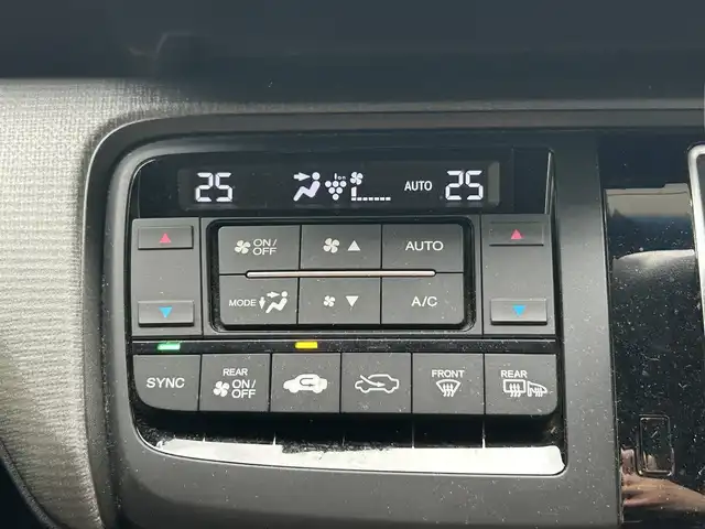 ホンダ ステップワゴン スパーダ ホンダセンシング 岐阜県 2017(平29)年 7万km プレミアムスパークルブラックパール ワンオーナー　/ホンダセンシング　/カロッツェリア製ナビ/（フルセグ・bluetooth・CD・DVD)　/ビルトインETC　/両側パワースライドドア　/ウォークスルー　/セカンドシートサンバイザー/スマートキー×2　/電格ミラー/LEDヘッドライト/保証書　/取扱説明書