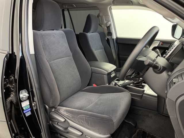 トヨタ ランドクルーザー プラド TX 岐阜県 2022(令4)年 1.6万km ブラック サンルーフ/モデリスタエアロ/純正9インチディスプレイオーディオ/(Bluetooth/フルセグTV/Miracast/USB)/パノラミックビューモニター　/トヨタセーフティセンス/プリクラッシュセーフティ/レーンキープアシスト/コーナーセンサー/ロードサインアシスト/オートハイビーム/先行車発信告知/レーダークルーズコントロール/MTモード付AT/ドライブレコーダー/ETC/純正フロアマット/純正アルミホイール/ドアバイザー/LEDヘッドライト