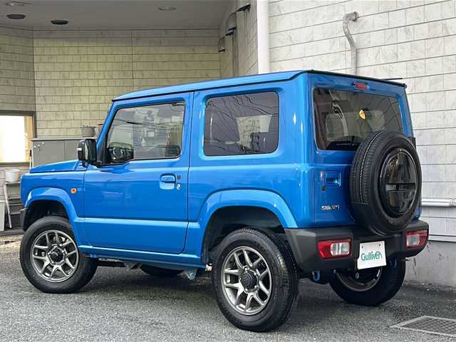 スズキ ジムニー XC 神奈川県 2023(令5)年 0.7万km ブリスクブルーM 5速MT/ワンオーナー/純正ディーラーナビ(CD/DVD/SD/USB/BT)/バックカメラ/衝突被害軽減ブレーキ/レーンキープアシスト/横滑り防止装置/ダウンヒルアシストコントロール/クルーズコントロール/アイドリングストップ/ビルトインETC/前方ドライブレコーダー/D/N席シートヒーター/ミラーヒーター/ISOFIX/スペアキー×1/保証書/取扱説明書