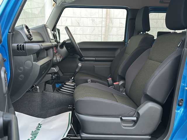 スズキ ジムニー XC 神奈川県 2023(令5)年 0.7万km ブリスクブルーM 5速MT/ワンオーナー/純正ディーラーナビ(CD/DVD/SD/USB/BT)/バックカメラ/衝突被害軽減ブレーキ/レーンキープアシスト/横滑り防止装置/ダウンヒルアシストコントロール/クルーズコントロール/アイドリングストップ/ビルトインETC/前方ドライブレコーダー/D/N席シートヒーター/ミラーヒーター/ISOFIX/スペアキー×1/保証書/取扱説明書