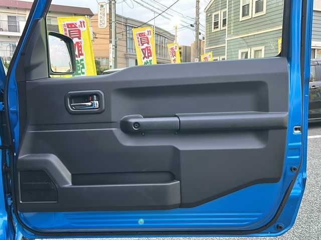 スズキ ジムニー XC 神奈川県 2023(令5)年 0.7万km ブリスクブルーM 5速MT/ワンオーナー/純正ディーラーナビ(CD/DVD/SD/USB/BT)/バックカメラ/衝突被害軽減ブレーキ/レーンキープアシスト/横滑り防止装置/ダウンヒルアシストコントロール/クルーズコントロール/アイドリングストップ/ビルトインETC/前方ドライブレコーダー/D/N席シートヒーター/ミラーヒーター/ISOFIX/スペアキー×1/保証書/取扱説明書