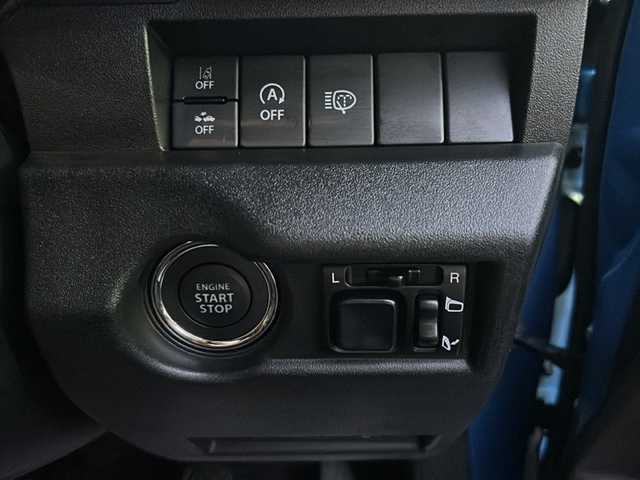 スズキ ジムニー XC 神奈川県 2023(令5)年 0.7万km ブリスクブルーM 5速MT/ワンオーナー/純正ディーラーナビ(CD/DVD/SD/USB/BT)/バックカメラ/衝突被害軽減ブレーキ/レーンキープアシスト/横滑り防止装置/ダウンヒルアシストコントロール/クルーズコントロール/アイドリングストップ/ビルトインETC/前方ドライブレコーダー/D/N席シートヒーター/ミラーヒーター/ISOFIX/スペアキー×1/保証書/取扱説明書