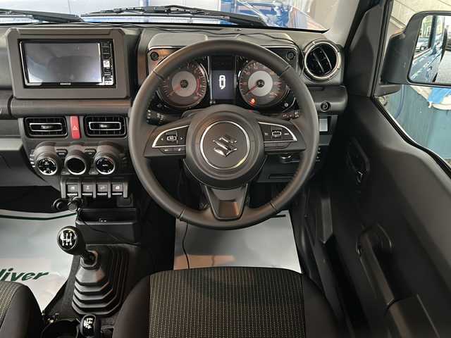 スズキ ジムニー XC 神奈川県 2023(令5)年 0.7万km ブリスクブルーM 5速MT/ワンオーナー/純正ディーラーナビ(CD/DVD/SD/USB/BT)/バックカメラ/衝突被害軽減ブレーキ/レーンキープアシスト/横滑り防止装置/ダウンヒルアシストコントロール/クルーズコントロール/アイドリングストップ/ビルトインETC/前方ドライブレコーダー/D/N席シートヒーター/ミラーヒーター/ISOFIX/スペアキー×1/保証書/取扱説明書