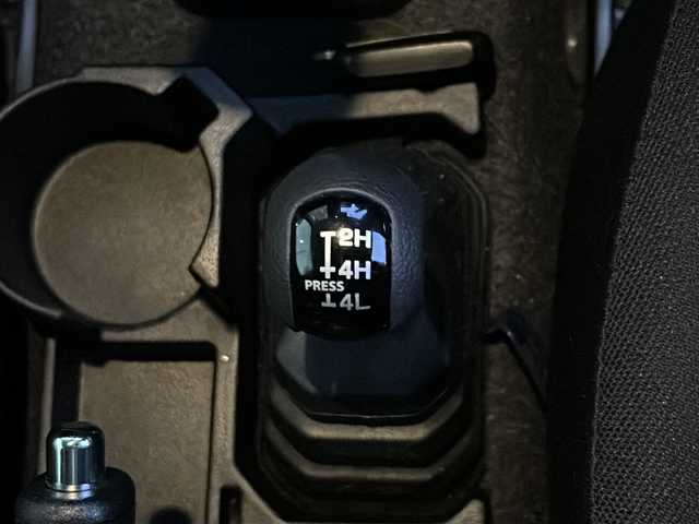 スズキ ジムニー XC 神奈川県 2023(令5)年 0.7万km ブリスクブルーM 5速MT/ワンオーナー/純正ディーラーナビ(CD/DVD/SD/USB/BT)/バックカメラ/衝突被害軽減ブレーキ/レーンキープアシスト/横滑り防止装置/ダウンヒルアシストコントロール/クルーズコントロール/アイドリングストップ/ビルトインETC/前方ドライブレコーダー/D/N席シートヒーター/ミラーヒーター/ISOFIX/スペアキー×1/保証書/取扱説明書