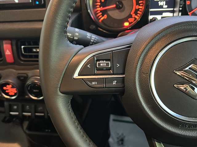 スズキ ジムニー XC 神奈川県 2023(令5)年 0.7万km ブリスクブルーM 5速MT/ワンオーナー/純正ディーラーナビ(CD/DVD/SD/USB/BT)/バックカメラ/衝突被害軽減ブレーキ/レーンキープアシスト/横滑り防止装置/ダウンヒルアシストコントロール/クルーズコントロール/アイドリングストップ/ビルトインETC/前方ドライブレコーダー/D/N席シートヒーター/ミラーヒーター/ISOFIX/スペアキー×1/保証書/取扱説明書