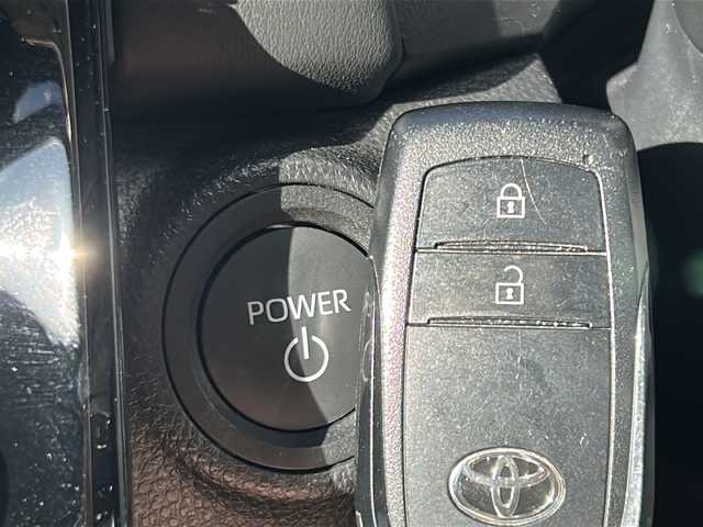 トヨタ アクア G 山形県 2024(令6)年 2.1万km プラチナホワイトパールマイカ 禁煙車/4WD/寒冷地仕様/トヨタセーフティセンス/クルーズコントロール/レーンキープアシスト/横滑り防止装置/純正ドライブレコーダー/前後コーナーセンサー/バックカメラ/オートマチックハイビーム/純正ナビ/（Bluetooth/AM/FM/USB)/nanoe/社外ETC/スマートキー/LEDヘッドライト/電動格納ミラー