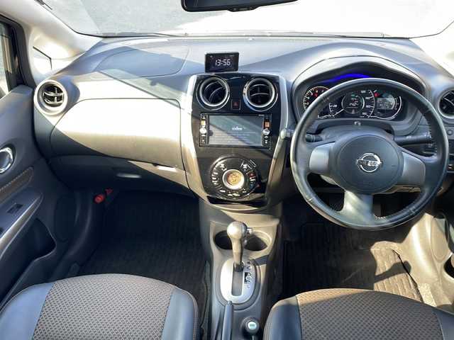 日産 ノート メダリスト エマージェンシーB 熊本県 2014(平26)年 8.6万km スーパーブラック (株)IDOMが運営する【じしゃロン熊本店】の自社ローン専用車両になります。/こちらは現金またはオートローンご利用時の価格です。自社ローンご希望の方は別途その旨お申付け下さい /純正ナビ（ＣＤ　ＤＶＤ　ＴＶ）　/アラウンドビューモニター　/ＥＴＣ　/エマージェンシーブレーキ　/前後ドライブレコーダー　/レーンキープアシスト　/Ｗエアバッグ　/オートライト　/プッシュスタート　/社外アルミ