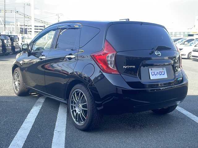 日産 ノート メダリスト エマージェンシーB 熊本県 2014(平26)年 8.6万km スーパーブラック (株)IDOMが運営する【じしゃロン熊本店】の自社ローン専用車両になります。/こちらは現金またはオートローンご利用時の価格です。自社ローンご希望の方は別途その旨お申付け下さい /純正ナビ（ＣＤ　ＤＶＤ　ＴＶ）　/アラウンドビューモニター　/ＥＴＣ　/エマージェンシーブレーキ　/前後ドライブレコーダー　/レーンキープアシスト　/Ｗエアバッグ　/オートライト　/プッシュスタート　/社外アルミ