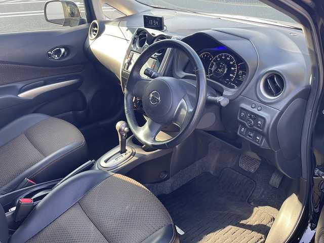 日産 ノート メダリスト エマージェンシーB 熊本県 2014(平26)年 8.6万km スーパーブラック (株)IDOMが運営する【じしゃロン熊本店】の自社ローン専用車両になります。/こちらは現金またはオートローンご利用時の価格です。自社ローンご希望の方は別途その旨お申付け下さい /純正ナビ（ＣＤ　ＤＶＤ　ＴＶ）　/アラウンドビューモニター　/ＥＴＣ　/エマージェンシーブレーキ　/前後ドライブレコーダー　/レーンキープアシスト　/Ｗエアバッグ　/オートライト　/プッシュスタート　/社外アルミ