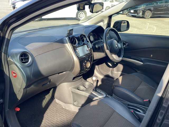 日産 ノート メダリスト エマージェンシーB 熊本県 2014(平26)年 8.6万km スーパーブラック (株)IDOMが運営する【じしゃロン熊本店】の自社ローン専用車両になります。/こちらは現金またはオートローンご利用時の価格です。自社ローンご希望の方は別途その旨お申付け下さい /純正ナビ（ＣＤ　ＤＶＤ　ＴＶ）　/アラウンドビューモニター　/ＥＴＣ　/エマージェンシーブレーキ　/前後ドライブレコーダー　/レーンキープアシスト　/Ｗエアバッグ　/オートライト　/プッシュスタート　/社外アルミ