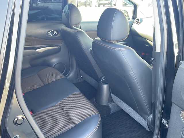 日産 ノート メダリスト エマージェンシーB 熊本県 2014(平26)年 8.6万km スーパーブラック (株)IDOMが運営する【じしゃロン熊本店】の自社ローン専用車両になります。/こちらは現金またはオートローンご利用時の価格です。自社ローンご希望の方は別途その旨お申付け下さい /純正ナビ（ＣＤ　ＤＶＤ　ＴＶ）　/アラウンドビューモニター　/ＥＴＣ　/エマージェンシーブレーキ　/前後ドライブレコーダー　/レーンキープアシスト　/Ｗエアバッグ　/オートライト　/プッシュスタート　/社外アルミ