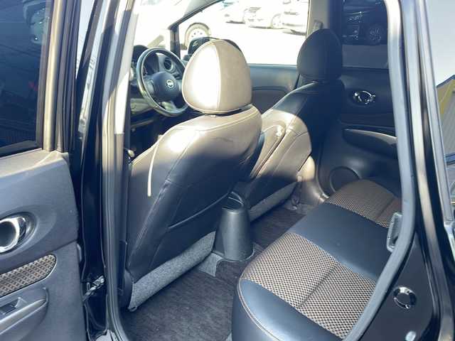 日産 ノート メダリスト エマージェンシーB 熊本県 2014(平26)年 8.6万km スーパーブラック (株)IDOMが運営する【じしゃロン熊本店】の自社ローン専用車両になります。/こちらは現金またはオートローンご利用時の価格です。自社ローンご希望の方は別途その旨お申付け下さい /純正ナビ（ＣＤ　ＤＶＤ　ＴＶ）　/アラウンドビューモニター　/ＥＴＣ　/エマージェンシーブレーキ　/前後ドライブレコーダー　/レーンキープアシスト　/Ｗエアバッグ　/オートライト　/プッシュスタート　/社外アルミ