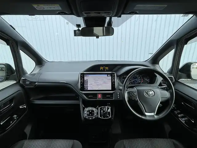 トヨタ ヴォクシー ハイブリッド ZS 滋賀県 2017(平29)年 6.9万km イナズマスパーキングブラックガラスフレーク ALPINE11インチナビ/・AM/FM/・CD/DVD/・SD/USB/HDMI/・Bluetooth/・フルセグTV/バックカメラ/ステアリングスイッチ/革巻きステアリング/クルーズコントロール/前方ドライブレコーダー/ETC/前席シートヒーター/USB充電/プリクラッシュセーフティ/レーンディパーチャーアラート/先行車発進告知/両側パワースライドドア/フロントワイパーデアイサー/オートヘッドライト/フォグランプ/オートハイビーム/オートリトラミラー/スマートキー