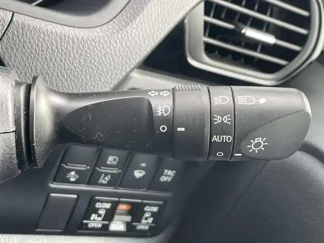 トヨタ ヴォクシー ハイブリッド ZS 滋賀県 2017(平29)年 6.9万km イナズマスパーキングブラックガラスフレーク ALPINE11インチナビ/・AM/FM/・CD/DVD/・SD/USB/HDMI/・Bluetooth/・フルセグTV/バックカメラ/ステアリングスイッチ/革巻きステアリング/クルーズコントロール/前方ドライブレコーダー/ETC/前席シートヒーター/USB充電/プリクラッシュセーフティ/レーンディパーチャーアラート/先行車発進告知/両側パワースライドドア/フロントワイパーデアイサー/オートヘッドライト/フォグランプ/オートハイビーム/オートリトラミラー/スマートキー