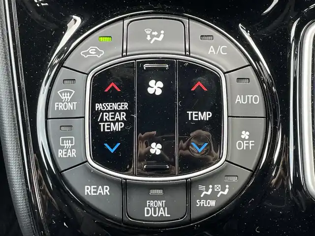 トヨタ ヴォクシー ハイブリッド ZS 滋賀県 2017(平29)年 6.9万km イナズマスパーキングブラックガラスフレーク ALPINE11インチナビ/・AM/FM/・CD/DVD/・SD/USB/HDMI/・Bluetooth/・フルセグTV/バックカメラ/ステアリングスイッチ/革巻きステアリング/クルーズコントロール/前方ドライブレコーダー/ETC/前席シートヒーター/USB充電/プリクラッシュセーフティ/レーンディパーチャーアラート/先行車発進告知/両側パワースライドドア/フロントワイパーデアイサー/オートヘッドライト/フォグランプ/オートハイビーム/オートリトラミラー/スマートキー