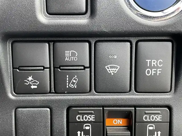 トヨタ ヴォクシー ハイブリッド ZS 滋賀県 2017(平29)年 6.9万km イナズマスパーキングブラックガラスフレーク ALPINE11インチナビ/・AM/FM/・CD/DVD/・SD/USB/HDMI/・Bluetooth/・フルセグTV/バックカメラ/ステアリングスイッチ/革巻きステアリング/クルーズコントロール/前方ドライブレコーダー/ETC/前席シートヒーター/USB充電/プリクラッシュセーフティ/レーンディパーチャーアラート/先行車発進告知/両側パワースライドドア/フロントワイパーデアイサー/オートヘッドライト/フォグランプ/オートハイビーム/オートリトラミラー/スマートキー