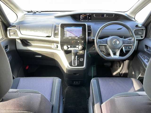 日産 セレナ ハイウェイスターVセレクションⅡ 道東・釧路十勝 2019(平31)年 9.8万km アズライトブルー 4WD/社外８インチメモリナビ　/(AM/FM/フルセグTV/ＤＶＤ再生/Ｂｌｕｅｔｏｏｔｈ接続)/フリップダウンモニター　/全方位カメラ　/前方ドライブレコーダー　/ＥＴＣ　/両側パワースライドドア　/前席シートヒーター　/ステアリングヒーター　/クルーズコントロール/前後コーナーセンサー/レーンアシスト/インテリジェント エマージェンシーブレーキ　/横滑り防止装置/アイドリングストップ/スマートキー/プッシュスタート/純正LEDヘッドライト/社外17インチアルミホイール/純正フロアマット/スタッドレスタイヤ積み込み/・195/65/R15/・純正アルミホイール/・溝4ミリ