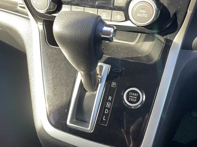 日産 セレナ ハイウェイスターVセレクションⅡ 道東・釧路十勝 2019(平31)年 9.8万km アズライトブルー 4WD/社外８インチメモリナビ　/(AM/FM/フルセグTV/ＤＶＤ再生/Ｂｌｕｅｔｏｏｔｈ接続)/フリップダウンモニター　/全方位カメラ　/前方ドライブレコーダー　/ＥＴＣ　/両側パワースライドドア　/前席シートヒーター　/ステアリングヒーター　/クルーズコントロール/前後コーナーセンサー/レーンアシスト/インテリジェント エマージェンシーブレーキ　/横滑り防止装置/アイドリングストップ/スマートキー/プッシュスタート/純正LEDヘッドライト/社外17インチアルミホイール/純正フロアマット/スタッドレスタイヤ積み込み/・195/65/R15/・純正アルミホイール/・溝4ミリ