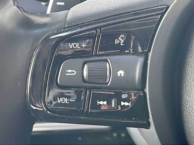 ホンダ ヴェゼル ハイブリッド e:HEV Z 長野県 2022(令4)年 3.9万km プレミアムサンライトホワイトパール 純正メーカーナビフルセグＴＶ/バックカメラ/ＥＴＣ２．０/パワーバックドア/純正18インチアルミ/ハーフレザーシート/シートヒーター/ステアリングヒーター/前後コーナーセンサー/後退出庫サポート/ワイヤレス充電器/プッシュスタート/保証書・スペアキー