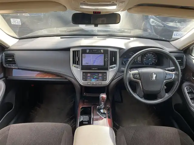 トヨタ クラウン ハイブリッド ロイヤル 和歌山県 2013(平25)年 12.6万km ブラック (株)IDOMが運営する【じしゃロン和歌山店】の自社ローン対象車両になります。こちらは現金ご利用時の価格です。/自社ローンご希望の方は別途その旨お申付け下さい。/フルセグテレビ/バックカメラ/クルーズコントロール/ETC/Bluetooth/パワーステアリング/バックカメラ