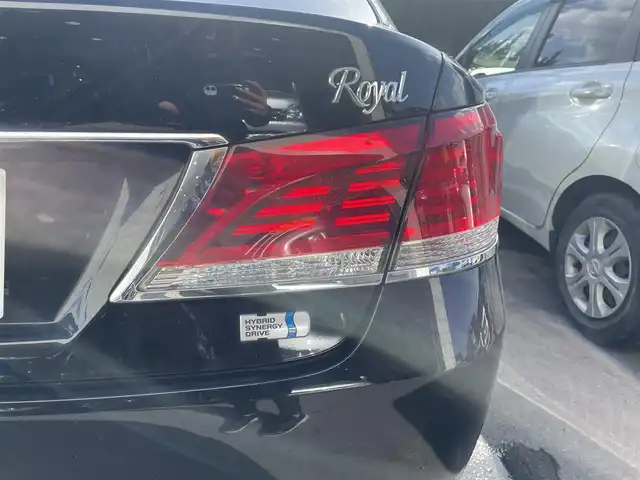 トヨタ クラウン ハイブリッド ロイヤル 和歌山県 2013(平25)年 12.6万km ブラック (株)IDOMが運営する【じしゃロン和歌山店】の自社ローン対象車両になります。こちらは現金ご利用時の価格です。/自社ローンご希望の方は別途その旨お申付け下さい。/フルセグテレビ/バックカメラ/クルーズコントロール/ETC/Bluetooth/パワーステアリング/バックカメラ