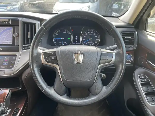 トヨタ クラウン ハイブリッド ロイヤル 和歌山県 2013(平25)年 12.6万km ブラック (株)IDOMが運営する【じしゃロン和歌山店】の自社ローン対象車両になります。こちらは現金ご利用時の価格です。/自社ローンご希望の方は別途その旨お申付け下さい。/フルセグテレビ/バックカメラ/クルーズコントロール/ETC/Bluetooth/パワーステアリング/バックカメラ