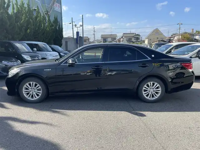 トヨタ クラウン ハイブリッド ロイヤル 和歌山県 2013(平25)年 12.6万km ブラック (株)IDOMが運営する【じしゃロン和歌山店】の自社ローン対象車両になります。こちらは現金ご利用時の価格です。/自社ローンご希望の方は別途その旨お申付け下さい。/フルセグテレビ/バックカメラ/クルーズコントロール/ETC/Bluetooth/パワーステアリング/バックカメラ