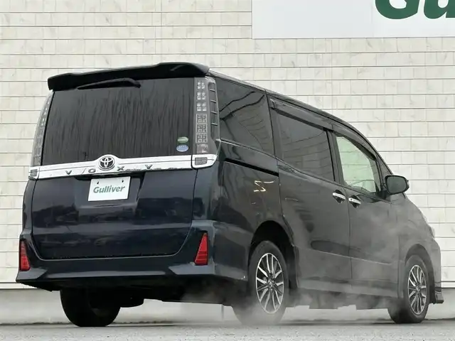 トヨタ ヴォクシー ZS 煌Ⅱ 岩手県 2016(平28)年 7.4万km ブラッキッシュアゲハガラスフレーク 禁煙車/4WD/ALPINEフリップダウンモニター/両側パワースライドドア/社外ナビ/→フルセグTV/Bluetooth/CD/DVD/バックカメラ/デジタルインナーミラー/ステアリングスイッチ/セーフティセンス/レーンキープアシスト/衝突軽減システム/横滑り防止装置/オートライト/オートハイビーム/LEDヘッドライト/LEDフォグライト/〇プッシュスタート/〇電動格納ミラー/〇ウィンカーミラー/〇ドアバイザー/〇フロアマット/〇シガーソケット/〇スマートキー/ETC