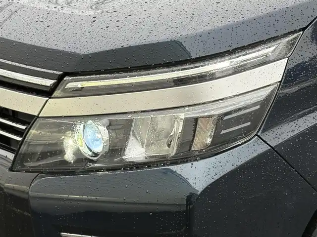 トヨタ ヴォクシー ZS 煌Ⅱ 岩手県 2016(平28)年 7.4万km ブラッキッシュアゲハガラスフレーク 禁煙車/4WD/ALPINEフリップダウンモニター/両側パワースライドドア/社外ナビ/→フルセグTV/Bluetooth/CD/DVD/バックカメラ/デジタルインナーミラー/ステアリングスイッチ/セーフティセンス/レーンキープアシスト/衝突軽減システム/横滑り防止装置/オートライト/オートハイビーム/LEDヘッドライト/LEDフォグライト/〇プッシュスタート/〇電動格納ミラー/〇ウィンカーミラー/〇ドアバイザー/〇フロアマット/〇シガーソケット/〇スマートキー/ETC