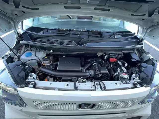 ホンダ Ｎ ＢＯＸ 栃木県 2025(令7)年 0.8万km プラチナホワイトパール ホンダセンシング/・衝突軽減ブレーキ/・歩行者事故低減ステアリング/・路外逸脱抑制機能/・アダプティブクルーズコントロール/・車線維持支援システム/・標識認識機能/・先行車発進お知らせ機能/・オートハイビーム/・パーキングセンサーシステム/・急アクセル抑制機能/・近距離衝突軽減ブレーキ/・誤発進抑制機能/純正9インチメモリナビ/・フルセグTV/・BT/USB/iPod/・AM.FM/バックカメラ/電子パーキングブレーキ/ブレーキホールド/D/N席シートヒーター/片側電動スライドドア/LEDヘッドライト/オートライト/ヘッドライトレベライザー/スマートキー/プッシュスタート/横滑り防止システム/電動格納ウィンカーミラー