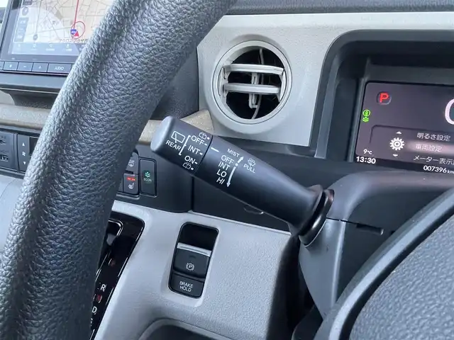 ホンダ Ｎ ＢＯＸ 栃木県 2025(令7)年 0.8万km プラチナホワイトパール ホンダセンシング/・衝突軽減ブレーキ/・歩行者事故低減ステアリング/・路外逸脱抑制機能/・アダプティブクルーズコントロール/・車線維持支援システム/・標識認識機能/・先行車発進お知らせ機能/・オートハイビーム/・パーキングセンサーシステム/・急アクセル抑制機能/・近距離衝突軽減ブレーキ/・誤発進抑制機能/純正9インチメモリナビ/・フルセグTV/・BT/USB/iPod/・AM.FM/バックカメラ/電子パーキングブレーキ/ブレーキホールド/D/N席シートヒーター/片側電動スライドドア/LEDヘッドライト/オートライト/ヘッドライトレベライザー/スマートキー/プッシュスタート/横滑り防止システム/電動格納ウィンカーミラー