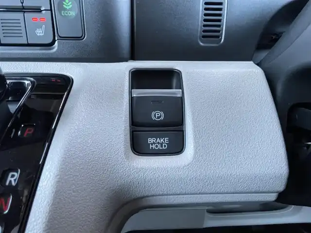 ホンダ Ｎ ＢＯＸ 栃木県 2025(令7)年 0.8万km プラチナホワイトパール ホンダセンシング/・衝突軽減ブレーキ/・歩行者事故低減ステアリング/・路外逸脱抑制機能/・アダプティブクルーズコントロール/・車線維持支援システム/・標識認識機能/・先行車発進お知らせ機能/・オートハイビーム/・パーキングセンサーシステム/・急アクセル抑制機能/・近距離衝突軽減ブレーキ/・誤発進抑制機能/純正9インチメモリナビ/・フルセグTV/・BT/USB/iPod/・AM.FM/バックカメラ/電子パーキングブレーキ/ブレーキホールド/D/N席シートヒーター/片側電動スライドドア/LEDヘッドライト/オートライト/ヘッドライトレベライザー/スマートキー/プッシュスタート/横滑り防止システム/電動格納ウィンカーミラー