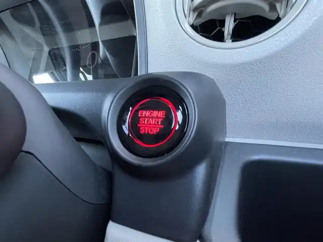 ホンダ Ｎ ＢＯＸ 栃木県 2025(令7)年 0.8万km プラチナホワイトパール ホンダセンシング/・衝突軽減ブレーキ/・歩行者事故低減ステアリング/・路外逸脱抑制機能/・アダプティブクルーズコントロール/・車線維持支援システム/・標識認識機能/・先行車発進お知らせ機能/・オートハイビーム/・パーキングセンサーシステム/・急アクセル抑制機能/・近距離衝突軽減ブレーキ/・誤発進抑制機能/純正9インチメモリナビ/・フルセグTV/・BT/USB/iPod/・AM.FM/バックカメラ/電子パーキングブレーキ/ブレーキホールド/D/N席シートヒーター/片側電動スライドドア/LEDヘッドライト/オートライト/ヘッドライトレベライザー/スマートキー/プッシュスタート/横滑り防止システム/電動格納ウィンカーミラー
