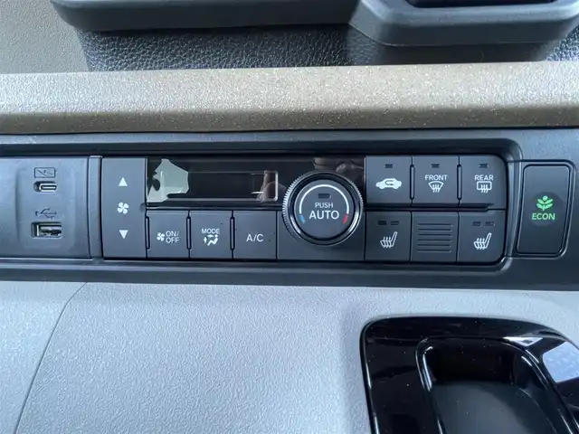 ホンダ Ｎ ＢＯＸ 栃木県 2025(令7)年 0.8万km プラチナホワイトパール ホンダセンシング/・衝突軽減ブレーキ/・歩行者事故低減ステアリング/・路外逸脱抑制機能/・アダプティブクルーズコントロール/・車線維持支援システム/・標識認識機能/・先行車発進お知らせ機能/・オートハイビーム/・パーキングセンサーシステム/・急アクセル抑制機能/・近距離衝突軽減ブレーキ/・誤発進抑制機能/純正9インチメモリナビ/・フルセグTV/・BT/USB/iPod/・AM.FM/バックカメラ/電子パーキングブレーキ/ブレーキホールド/D/N席シートヒーター/片側電動スライドドア/LEDヘッドライト/オートライト/ヘッドライトレベライザー/スマートキー/プッシュスタート/横滑り防止システム/電動格納ウィンカーミラー