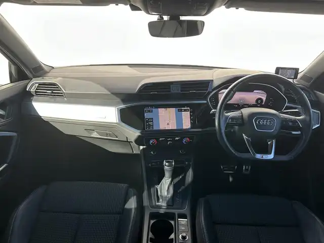 アウディ Ｑ３ 35TFSI Sライン 東京都 2020(令2)年 2.4万km ミトスブラックメタリック バーチャルコックピット/ベーシックパッケージ/・シートヒーター（フロント）/・シート電動調整機能（フロント）/・ステアリングホイール 3スポークレザー/ マルチファンクション パドルシフトフラットボトム/・オートマチックテールゲート/・アウディホールドアシスト/・ランバーサポート 4ウェイ（フロント）/テクノロジーパッケージ/・スマートフォンインターフェース/・ワイヤレスチャージング/アシスタンスパッケージ/・アダプティブクルーズアシスト/・エマージェンシーアシスト/・ハイビームアシスト/・サイドアシスト/ETC2.0/パワーシート