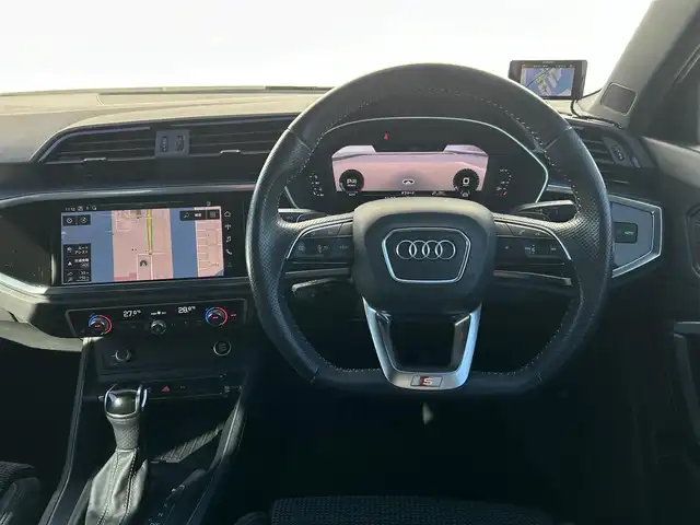 アウディ Ｑ３ 35TFSI Sライン 東京都 2020(令2)年 2.4万km ミトスブラックメタリック バーチャルコックピット/ベーシックパッケージ/・シートヒーター（フロント）/・シート電動調整機能（フロント）/・ステアリングホイール 3スポークレザー/ マルチファンクション パドルシフトフラットボトム/・オートマチックテールゲート/・アウディホールドアシスト/・ランバーサポート 4ウェイ（フロント）/テクノロジーパッケージ/・スマートフォンインターフェース/・ワイヤレスチャージング/アシスタンスパッケージ/・アダプティブクルーズアシスト/・エマージェンシーアシスト/・ハイビームアシスト/・サイドアシスト/ETC2.0/パワーシート