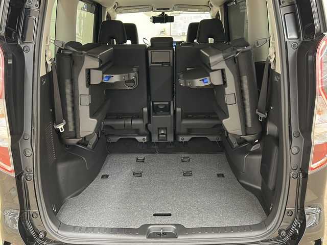 日産 セレナ ハイウェイスター V 道央・札幌 2021(令3)年 5.6万km ダイヤモンドブラック /４WD//純正ナビ（AM/FM/フルセグ/BT/DVD/CD）//プロパイロット//アラウンドビューモニター//BSM//レーダークルーズコントロール//両側パワースライドドア//ビルトインETC//電動パーキング//ブレーキホールド//ステアリングヒーター//前席シートヒーター//ステアリングスイッチ//純正エンジンスターター//電動格納ミラー//ドアバイザー//サイドウインカーミラー//純正15インチAW//スマートキー//プッシュスタート//WAC//オートLEDヘッドライト//横滑り防止装置//衝突被害軽減システム